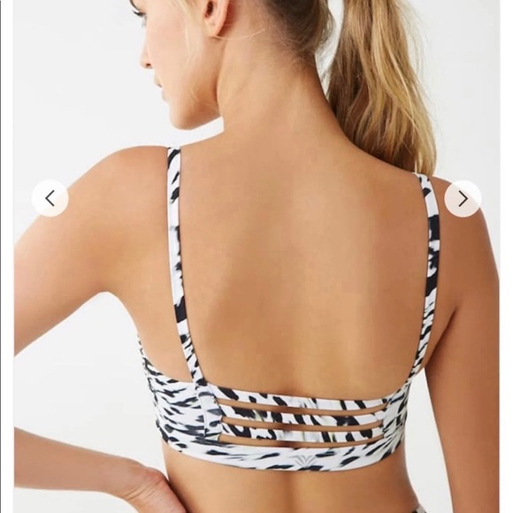 Medium Impact Animal Print Sports Bra - Picture 3 of 4